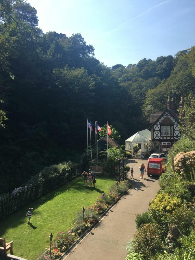 Little Gem With Private Hot Tub - Up To 25 Percent Off Ferry Apartman Shanklin Kültér fotó